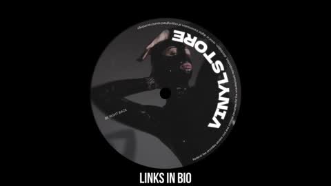 Snapshot of vinylstore chatting on 02.09.25 Diva Silvia online show from 02.09.25