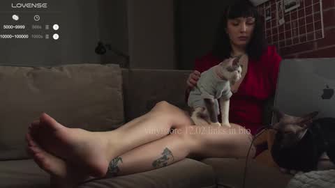 Snapshot of vinylstore chatting on 02.12.25 Diva Silvia online show from 02.12.25