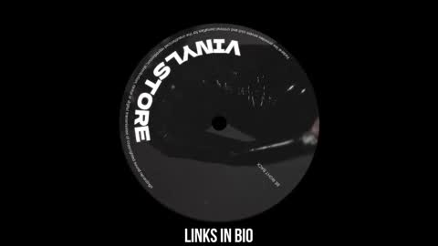 Snapshot of vinylstore chatting on 03.02.25 Diva Silvia online show from 03.02.25