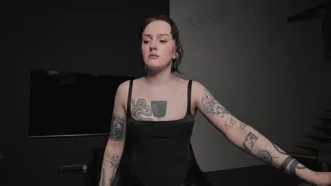 Snapshot of vinylstore chatting on 03.02.25 Diva Silvia online show from 03.02.25