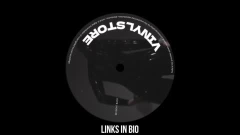 Snapshot of vinylstore chatting on 03.03.25 Diva Silvia online show from 03.03.25