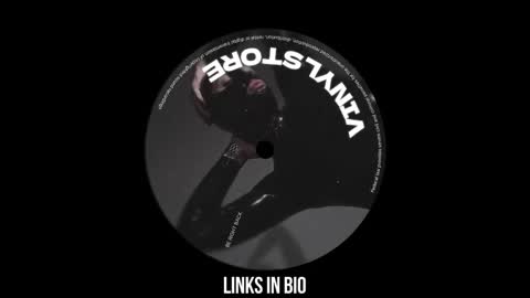 Snapshot of vinylstore chatting on 03.07.25 Diva Silvia online show from 03.07.25