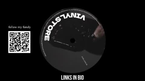 Snapshot of vinylstore chatting on 03.09.25 Diva Silvia online show from 03.09.25