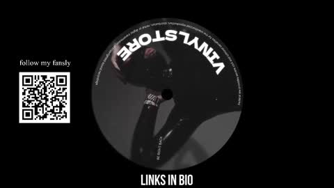 Snapshot of vinylstore chatting on 03.10.25 Diva Silvia online show from 03.10.25