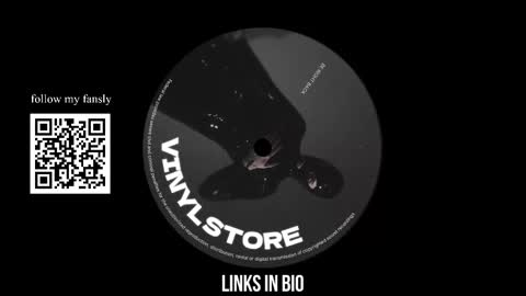 Snapshot of vinylstore chatting on 03.12.25 Diva Silvia online show from 03.12.25