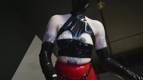 Snapshot of vinylstore chatting on 03.12.25 Diva Silvia online show from 03.12.25