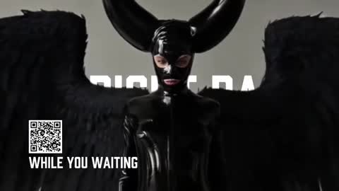 Snapshot of vinylstore chatting on 09.29.25 Diva Silvia online show from 09.29.25