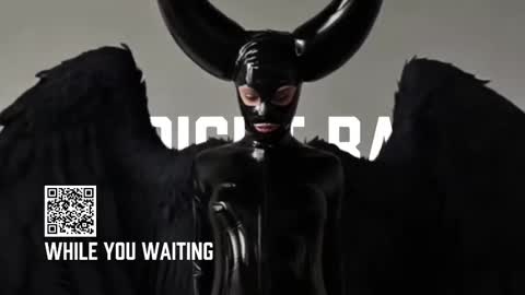 Snapshot of vinylstore chatting on 10.08.25 Diva Silvia online show from 10.08.25