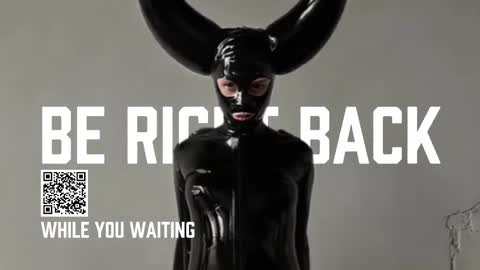 Snapshot of vinylstore chatting on 10.10.25 Diva Silvia online show from 10.10.25