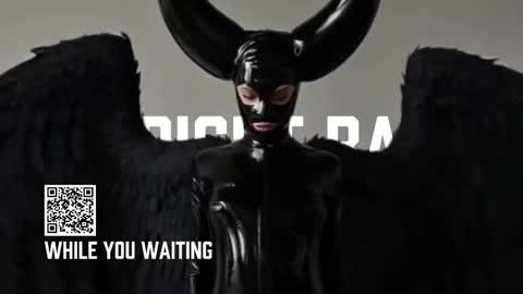 Snapshot of vinylstore chatting on 10.17.25 Diva Silvia online show from 10.17.25