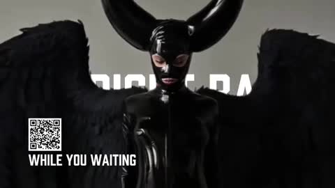 Snapshot of vinylstore chatting on 10.19.25 Diva Silvia online show from 10.19.25