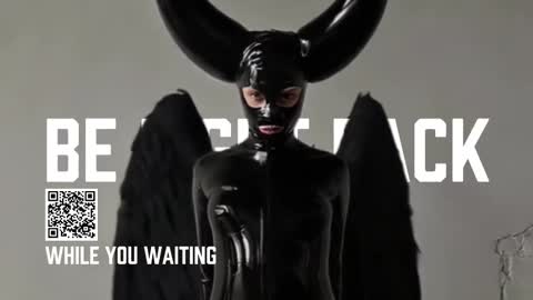 Snapshot of vinylstore chatting on 10.24.25 Diva Silvia online show from 10.24.25