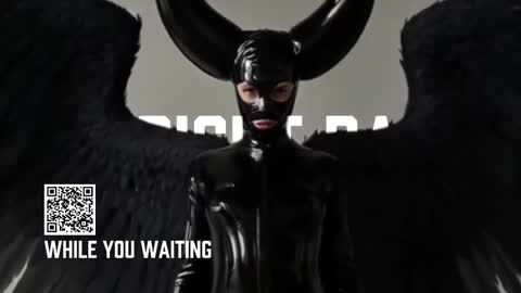 Snapshot of vinylstore chatting on 10.25.25 Diva Silvia online show from 10.25.25