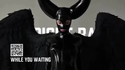 Snapshot of vinylstore chatting on 10.26.25 Diva Silvia online show from 10.26.25