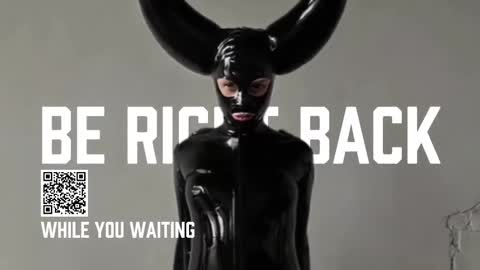 Snapshot of vinylstore chatting on 10.27.25 Diva Silvia online show from 10.27.25