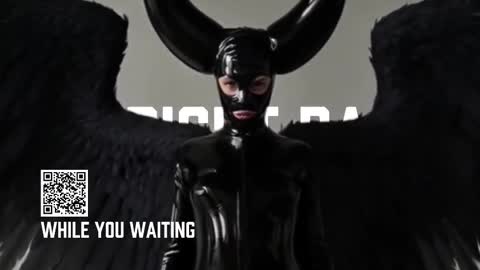 Snapshot of vinylstore chatting on 10.29.25 Diva Silvia online show from 10.29.25