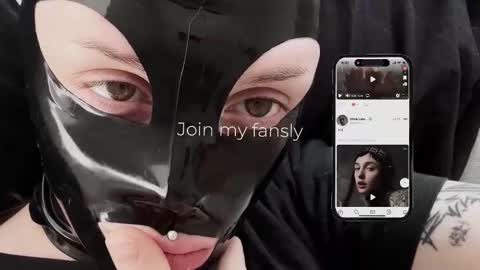 Snapshot of vinylstore chatting on 11.10.25 Diva Silvia online show from 11.10.25