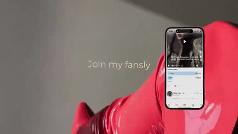 Snapshot of vinylstore chatting on 11.17.25 Diva Silvia online show from 11.17.25