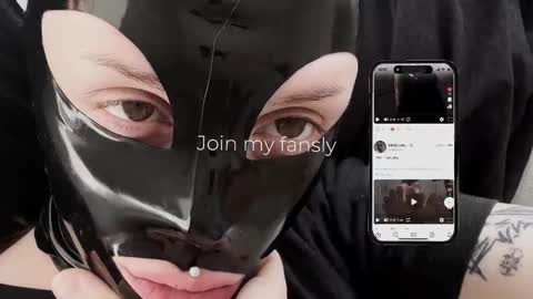 Snapshot of vinylstore chatting on 11.19.25 Diva Silvia online show from 11.19.25