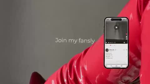 Snapshot of vinylstore chatting on 11.22.25 Diva Silvia online show from 11.22.25