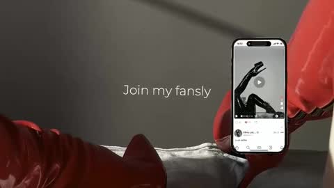 Snapshot of vinylstore chatting on 12.01.25 Diva Silvia online show from 12.01.25