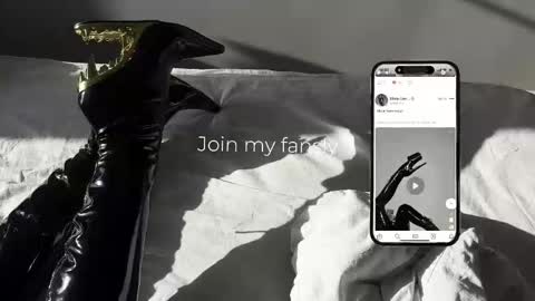 Snapshot of vinylstore chatting on 12.05.25 Diva Silvia online show from 12.05.25