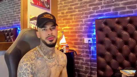 Snapshot of vinzenzrizzo chatting on 12.18.25 ---Vinzen--- online show from 12.18.25