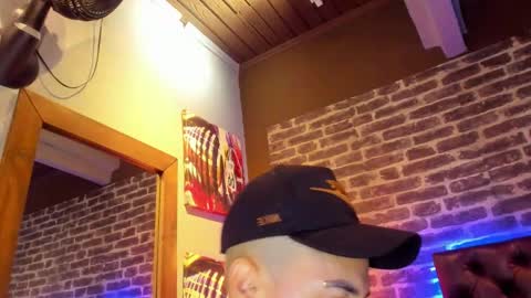 Snapshot of vinzenzrizzo chatting on 12.23.25 ---Vinzen--- online show from 12.23.25