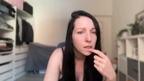 Snapshot of viola_beck chatting on 02.15.26 Vio online show from 02.15.26