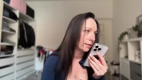 Snapshot of viola_beck chatting on 03.13.26 Vio online show from 03.13.26