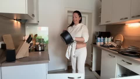Snapshot of viola_beck chatting on 05.14.26 Vio online show from 05.14.26