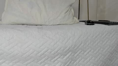 Snapshot of violeet_gray chatting on 02.14.25 violeet_gray online show from 02.14.25