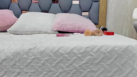 Snapshot of violeet_gray chatting on 03.08.25 violeet_gray online show from 03.08.25