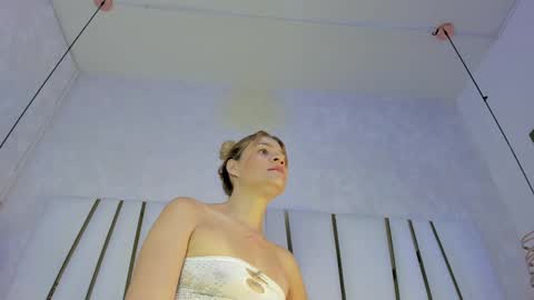 Snapshot of violeet_gray chatting on 09.10.25 violeet_gray online show from 09.10.25