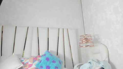 Snapshot of violeet_gray chatting on 09.24.25 violeet_gray online show from 09.24.25