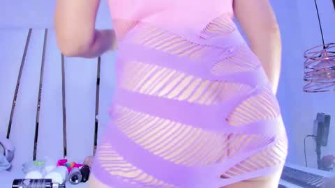 Snapshot of violeet_gray chatting on 10.29.25 violeet_gray online show from 10.29.25