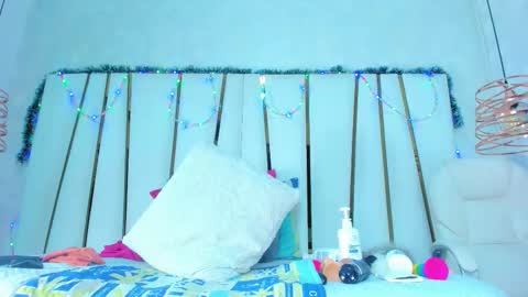 Snapshot of violeet_gray chatting on 12.05.25 violeet_gray online show from 12.05.25