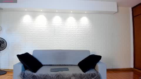 Violett  Everyday From 0530 to 1430 Col Time online show from 01.14.25