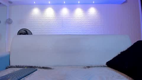 Violett  Everyday From 0530 to 1430 Col Time online show from 02.07.25