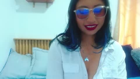 V I O L E T  online show from 05.08.26