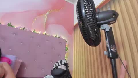 violet__taylor_ online show from 06.18.26