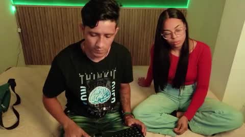 Snapshot of violet_and_dylan chatting on 12.15.25 violet_and_dylan online show from 12.15.25