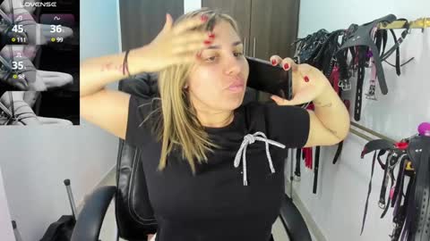 Snapshot of violet_bdsmx chatting on 12.25.24 Kim online show from 12.25.24