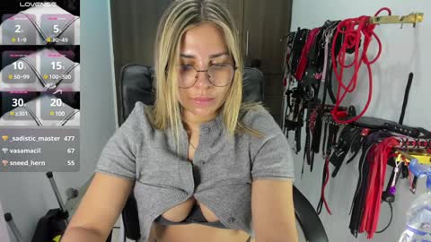 Snapshot of violet_bdsmx chatting on 01.04.25 Kim online show from 01.04.25