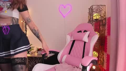 Snapshot of violet_ch chatting on 02.25.25 violet online show from 02.25.25