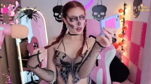 Snapshot of violet_ch chatting on 10.20.25 violet online show from 10.20.25