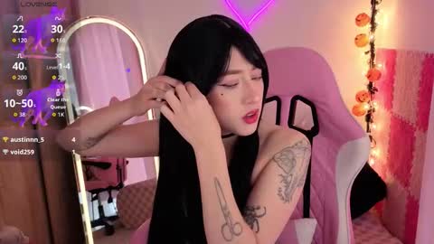 Snapshot of violet_ch chatting on 11.16.25 violet online show from 11.16.25