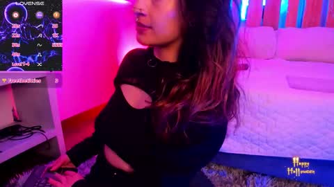 Snapshot of violet_jonesss chatting on 10.11.25 Violet Jones online show from 10.11.25