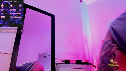 Snapshot of violet_jonesss chatting on 10.14.25 Violet Jones online show from 10.14.25