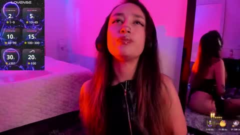 Snapshot of violet_jonesss chatting on 10.24.25 Violet Jones online show from 10.24.25